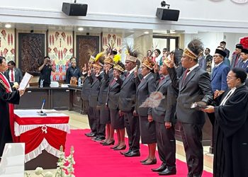 8 Anggota DPR Kota Sorong Jalur Otsus Dilantik Ketua PN Sorong