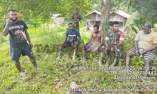 Satgaster Kodim 1806/Teluk Bintuni Bersinergi Jaga Keamanan dan Kelestarian Lingkungan di Kampung Idoor Melalui Komsos