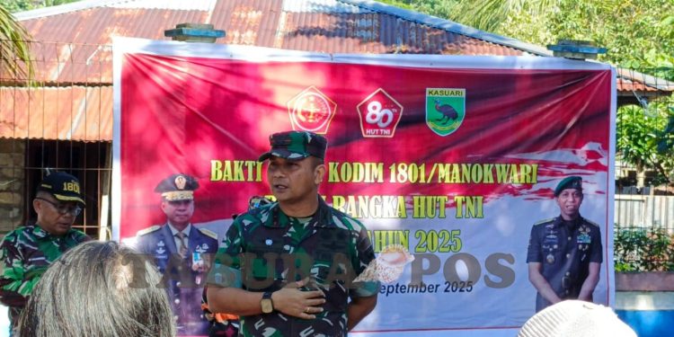 Kodim 1801 Manokwari Angkut 20 Kubik Sampah Plastik dari Teluk Sawaibu