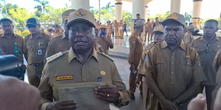 Gubernur Tegaskan Pemberkasan 1.002 Tenaga Honorer Final, Tidak Ada Penambahan