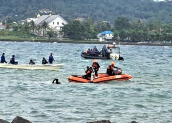 Pencarian Siswa SMP yang Tenggelam di Teluk Sawaibu Terkendala Cuaca Buruk