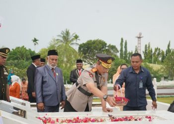 Wakapolda Papua Barat Hadiri Ziarah Makam, Peringati HUT ke-26 Provinsi Papua Barat