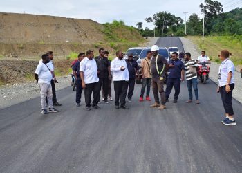 Bernard Mandacan Pantau Pembangunan Jalan Lingkar Kantor Bupati