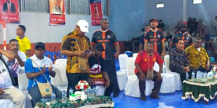 Ayomi Mewakili Bupati Membuka Turnamen Futsal Smanda Cup III