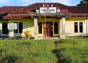 Kantor Distrik Seget Dipalang Warga, Aktivitas Pemerintahan Lumpuh