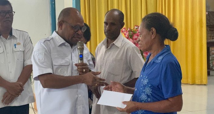 Perkuat Perekonomian Daerah, Pemkot Sorong Bantu Modal Usaha Bagi 60 Pelaku UMKM