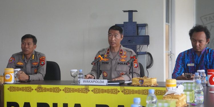 Polda Papua Barat Gelar Rapat Penjelasan Hasil Tim Pencarian Fakta Bersama Keluarga dan Ombudsman