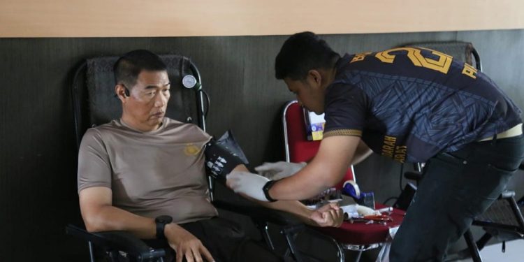Bidhumas Polda Papua Barat Adakan Kegiatan Donor Darah