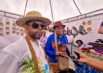 Pemusnahan Mahkota, Filep Sebut Nilai Cenderawasih Kemuliaan, Sedangkan Miras Kebinasaan