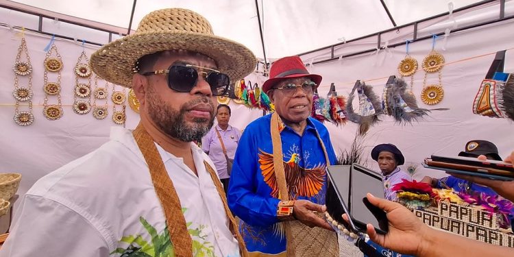 Pemusnahan Mahkota, Filep Sebut Nilai Cenderawasih Kemuliaan, Sedangkan Miras Kebinasaan