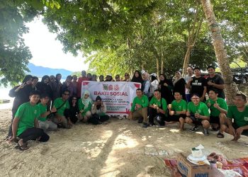 Peringati Sumpah Pemuda, Kerukunan Keluarga Pemuda dan Ikatan Wanita Bone Gelar Bakti Sosial