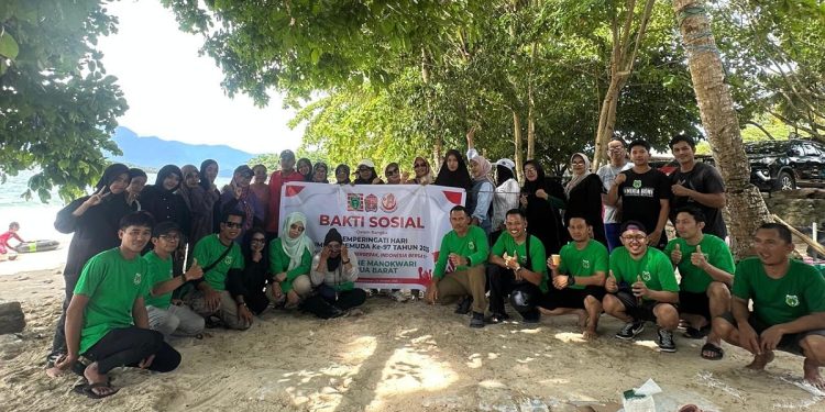 Peringati Sumpah Pemuda, Kerukunan Keluarga Pemuda dan Ikatan Wanita Bone Gelar Bakti Sosial