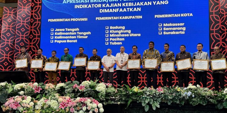 Pemprov Papua Dapat Piagam Penghargaan BRIDA  Optimal 2025