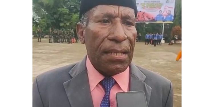 Luther Salama Ingatkan Generasi Muda Lestarikan Akar Budaya Sorong