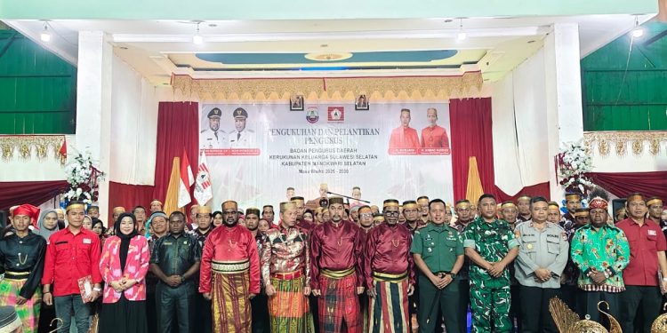 Hadiri Pelantikan Pengurus KKSS Mansel, Ini Pesan Bupati Bernard