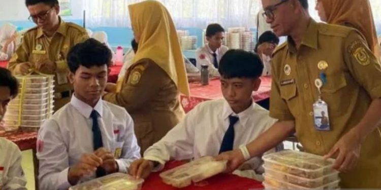 Cegah Keracunan, Prabowo Perintahkan Dapur MBG Punya “Test Kit”