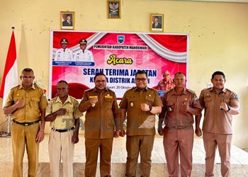 Angkat Plt Kepala Distrik Aimasi yang Baru, Bupati Tekankan Berdayakan SDM di Kantor