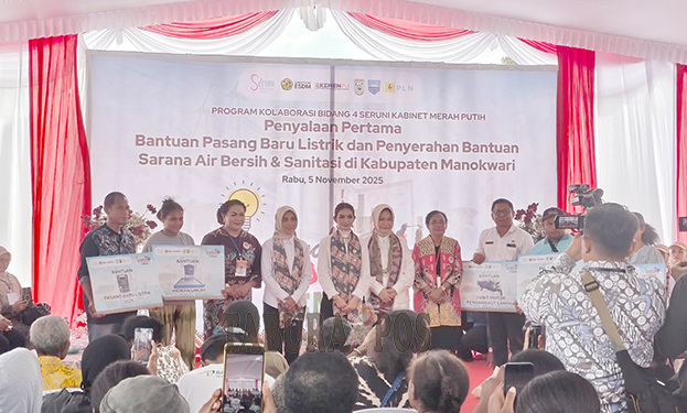 100 Rumah Tangga di Manokwari Terima Bantuan Instalasi Listik Plus Token Rp100.000