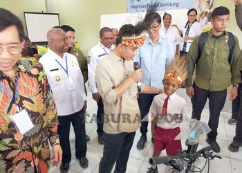 Kagum Kecerdasan Anak-anak Papua, Gibran Titipkan Anak-anak Kepada Guru Agar Cepat Pintar Semua