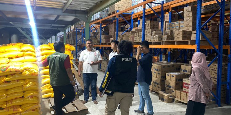 Polres Fakfak Bersama Tim Bapanas Awasi Harga Beras Sesuai HET