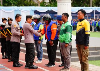 Kapolri Pimpin Apel Ojol Kamtibmas di Jabar Serukan Bersatu Padu Jaga Keamanan
