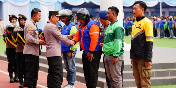Kapolri Pimpin Apel Ojol Kamtibmas di Jabar Serukan Bersatu Padu Jaga Keamanan