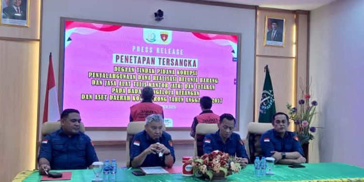 Kasus Tipikor Pengadaan ATK, Kejaksaan Tahan Dua Oknum Pejabat BPKAD Kota Sorong