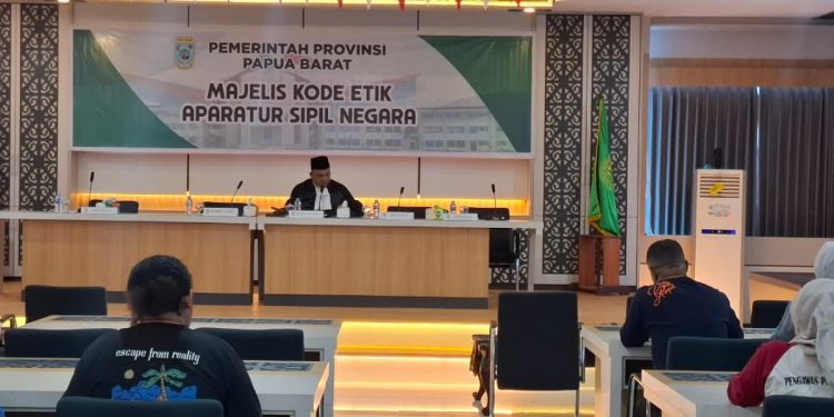 Tertuntut FS Tak Hadir, Sidang Kode Etik Ditunda