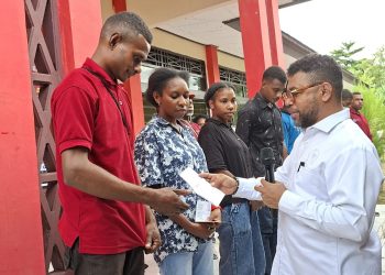 295 Mahasiswa STIH Kampus C Momiwaren Terima Beasiswa KIP