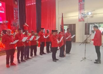 Ronny Talapessy Lantik  Markus Waran Jadi Ketua PDI Perjuangan Papua Barat