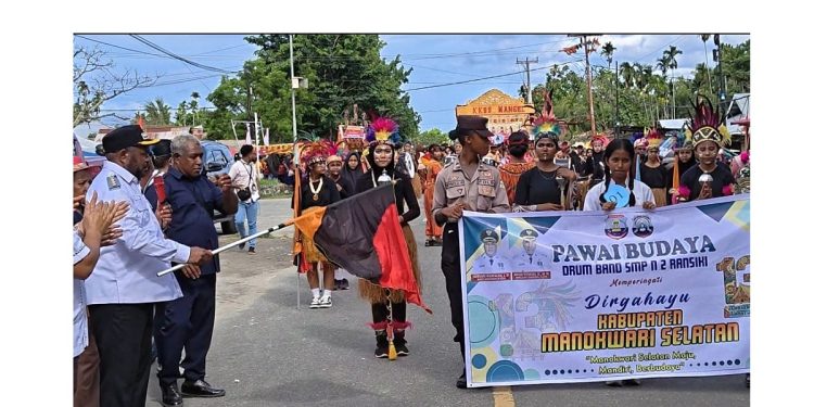 38 Kontingen Ikut Pawai Budaya HUT Mansel Ke-13