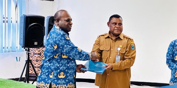 Sertijab, Henock Indouw Optimis Ijie Mampu Perkuat sektor Kelautan dan Perikanan