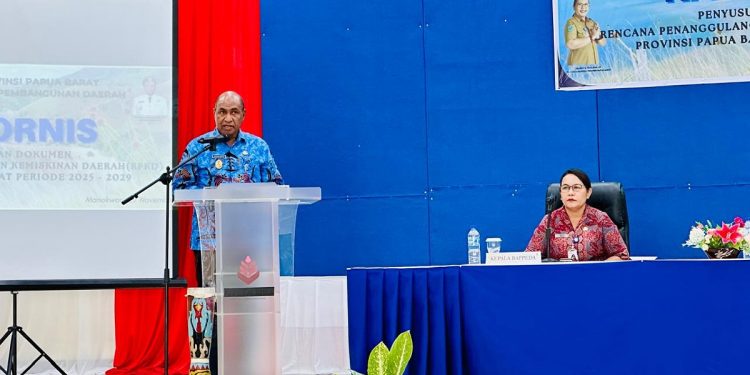 Buka Rakornis RKPD, Lakotani: Kemiskinan Bukan Sekedar Angka Melainkan Realita Kehidupan