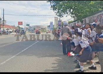 Warga dan Pelajar Antusias Menyambut Wapres dan Istri