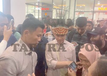 Gibran Ajak Pelajar – Anak Yatim Berbelanja Perlengkapan Sekolah