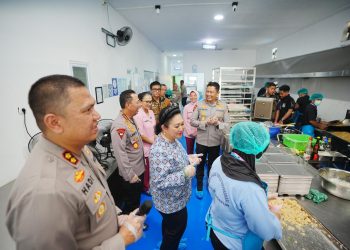 Kapolri dan Ketua Komisi IV DPR Tinjau SPPG YKB Polres Karanganyar, Dukung Penuh Program MBG