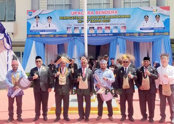 Dinas Perhubungan Hibahkan 2 Minibus ke Distrik Manokwari Timur dan Tanah Rubuh