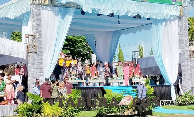 Selvi Ananda Buka Festival Mama-mama Kreatif dan Salurkan Bantuan Modal Usaha