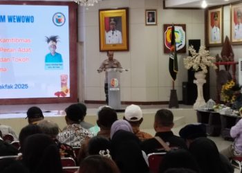 Polres Fakfak Tekankan Pendekatan Humanis Jelang Akhir Tahun dalam Prosesi Adat Wewowo