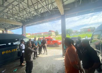 Tim Forensik dan DVI Polda Papua Barat Gelar Otopsi Korban Yang Ditemukan di Mobil Innova