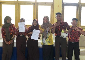 UNIMUDA Sorong Dorong Pendampingan Lanjutan Pembelajaran Fisika Berbasis Proyek melalui Sensor Smartphone