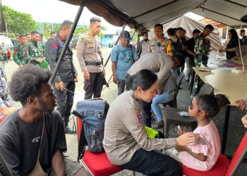 Ops Lilin Mansinam 2025, Personel Berikan Penanganan Medis dan Trauma Healing Korban Laka Lantas