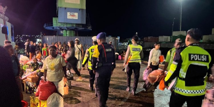 Polda Papua Barat Intensifkan Patroli Operasi Lilin Mansinam 2025, Kamtibmas Kota Manokwari Tetap Kondusif