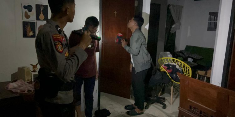 Operasi Lilin Mansinam 2025, Polisi Respon Cepat Laporan Kebakaran Warga di Perumahan Bumi Marina Asri