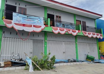 Diduga Akibat Keracunan Makanan, Sekelompok Massa Geruduk SPPG Ransiki