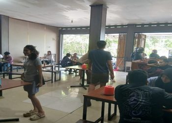 Ayam Geprek dan Tempe Penyet Menjadi Menu Favorit di Warung Makan Duta Solo