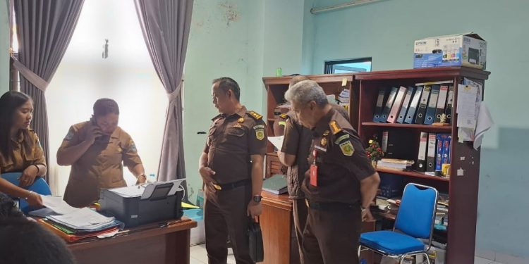 Penyidik Kejati Geledah Kantor Dishub dan Biro Hukum Papua Barat