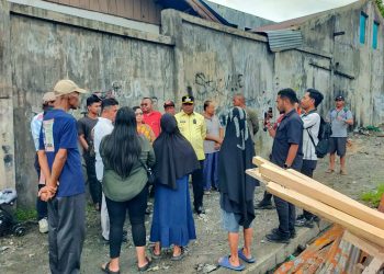 Tinjau Lokasi Kebakaran di Jalan Esau Sesa, Bupati Minta Dokumen yang Terbakar Segera Diurus  