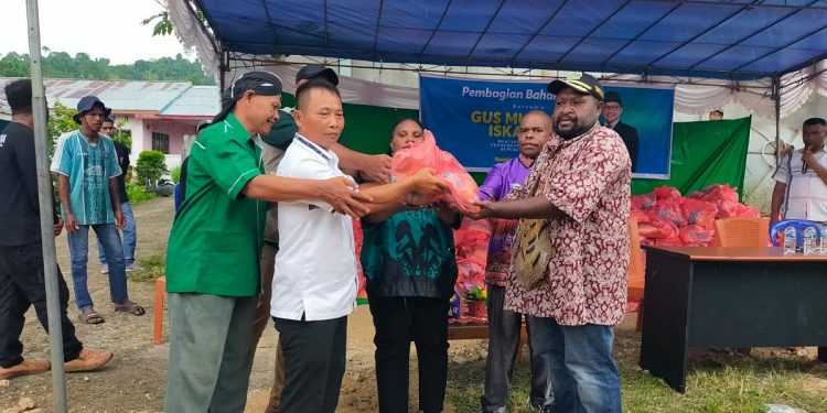 DPC PKB Manokwari Salurkan 1.000 Paket Sembako