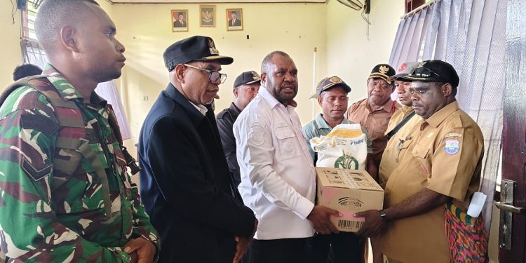Bupati Mansel Melepas Penyaluran Bantuan Ketahanan Pangan untuk 13 Kampung di Ransiki